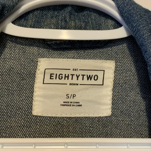 Cropped Jean Jacket - Picture 3 of 4